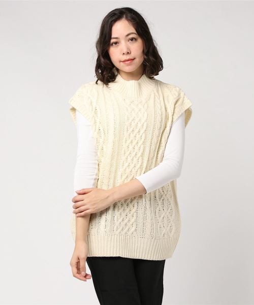 SpRay（スプレイ）の「ケーブルハイネックベスト（ベスト・レディース・アイボリー/ブラック/ピンク/ブラウン/ダークベージュ・FREE）」の11枚目の写真