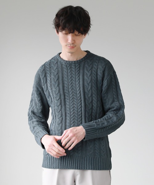 SPU（スプ）の「セミワイドシルエットケーブル編みクルーネックニット（ニット/セーター・メンズ・ホワイト系その他/ブラック系その他/ネイビー/インディゴブルー/ブルー/グリーン/カーキ/ベージュ/オフホワイト/ブラック/モカ/ホワイト/レッド系その他/ワイン/キャメル/ブルー系その他/グレー系その他/チャコール/杢グレー/グレー系その他2/ブルーグレー/ベージュ系/テラコッタ・S/M/L/XL）」の6枚目の写真