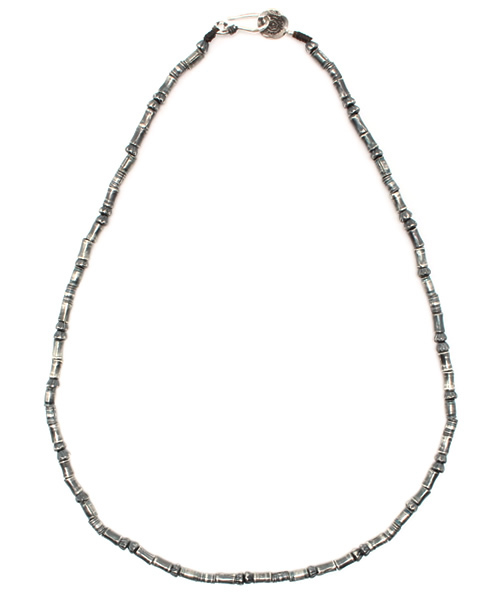 BEAMS（ビームス）の「BEAMS / カレン族 ビーズ ネックレス（ネックレス・メンズ・シルバー・ONE SIZE）」の5枚目の写真