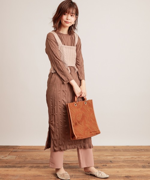 natural couture(ナチュラルクチュール)の「【WEB限定カラー有り】クリンクルカットワンピース+フリンジニットビスチェセット(ワンピース・レディース・ブラック/ブラウン/ベージュ/ライム・FREE)」の8枚目の写真