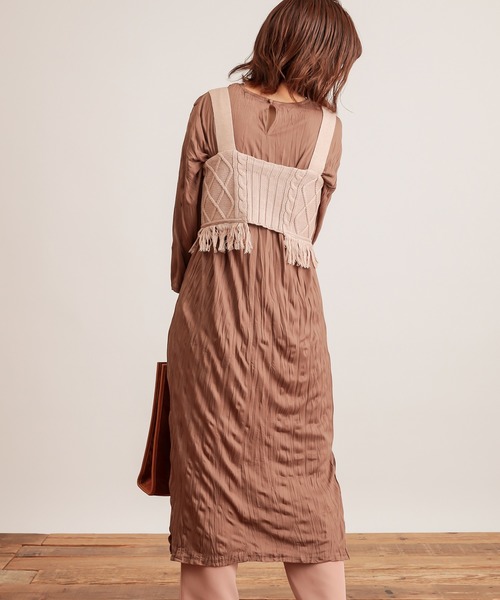 natural couture(ナチュラルクチュール)の「【WEB限定カラー有り】クリンクルカットワンピース+フリンジニットビスチェセット(ワンピース・レディース・ブラック/ブラウン/ベージュ/ライム・FREE)」の10枚目の写真