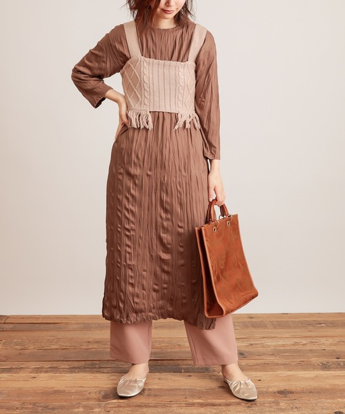 natural couture(ナチュラルクチュール)の「【WEB限定カラー有り】クリンクルカットワンピース+フリンジニットビスチェセット(ワンピース・レディース・ブラック/ブラウン/ベージュ/ライム・FREE)」の9枚目の写真