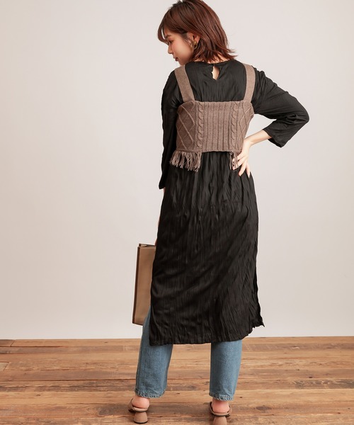 natural couture(ナチュラルクチュール)の「【WEB限定カラー有り】クリンクルカットワンピース+フリンジニットビスチェセット(ワンピース・レディース・ブラック/ブラウン/ベージュ/ライム・FREE)」の6枚目の写真