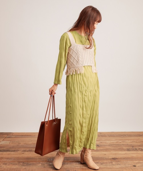 natural couture(ナチュラルクチュール)の「【WEB限定カラー有り】クリンクルカットワンピース+フリンジニットビスチェセット(ワンピース・レディース・ブラック/ブラウン/ベージュ/ライム・FREE)」の14枚目の写真