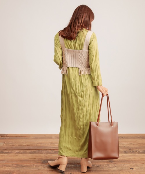 natural couture(ナチュラルクチュール)の「【WEB限定カラー有り】クリンクルカットワンピース+フリンジニットビスチェセット(ワンピース・レディース・ブラック/ブラウン/ベージュ/ライム・FREE)」の15枚目の写真