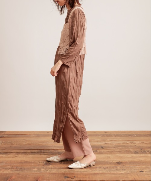 natural couture(ナチュラルクチュール)の「【WEB限定カラー有り】クリンクルカットワンピース+フリンジニットビスチェセット(ワンピース・レディース・ブラック/ブラウン/ベージュ/ライム・FREE)」の18枚目の写真