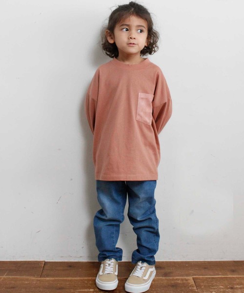 &yam(アンドヤム)の「スエードポケットロンT(Tシャツ/カットソー・キッズ・チャコールグレー/マスタード/グリーン/ピンク/オフホワイト/ブラウン/ベージュ/ブラック・100/110/120/130/140/150/160)」の1枚目の写真