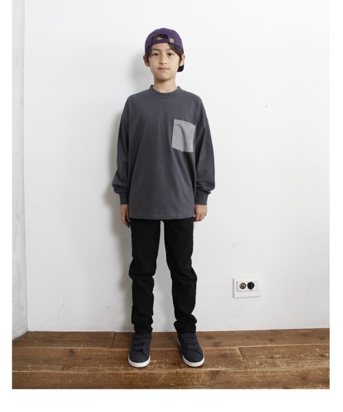&yam(アンドヤム)の「スエードポケットロンT(Tシャツ/カットソー・キッズ・チャコールグレー/マスタード/グリーン/ピンク/オフホワイト/ブラウン/ベージュ/ブラック・100/110/120/130/140/150/160)」の11枚目の写真