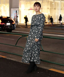 BeAMS DOT | 【WEB限定】BeAMS DOT / レトロ花柄 シャーリングワンピース(ワンピース)