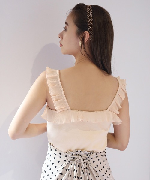 one after another NICE CLAUP（ワンアフターアナザーナイスクラップ）の「プリーツフリルテレコインナー（キャミソール・レディース・ベージュ/アイボリー/モカ・FREE）」の7枚目の写真