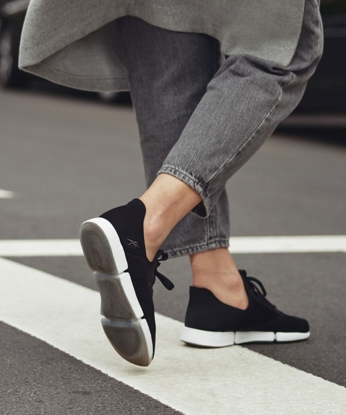 Reebok(リーボック)の「デイリーフィット AP / DailyFit AP(スニーカー・レディース・ネイビー/グレー/ブラック×ホワイト/ホワイト系その他/ブラック/グレー系その他/ホワイト×ホワイト・24.5cm/25.5cm/23.0cm/24.0cm/25.0cm/22.5cm/23.5cm/26.0cm/22.0cm)」の5枚目の写真