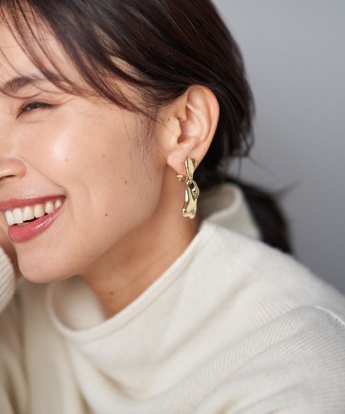 RIVE DROITE（リヴドロワ）の「ニュアンスモチーフイヤリング（イヤリング・レディース・シルバー/ゴールド・FREE）」の4枚目の写真