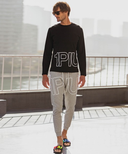 1piu1uguale3 RELAX（ウノピュウノウグァーレトレリラックス）の「1PIU1UGUALE3 RELAX(ウノピゥウノウグァーレトレ)ハイデンシティBIGロゴ長袖Tシャツ（Tシャツ/カットソー・メンズ・ブラック/グレー/ホワイト・S/XL/M/XXL/L）」の8枚目の写真