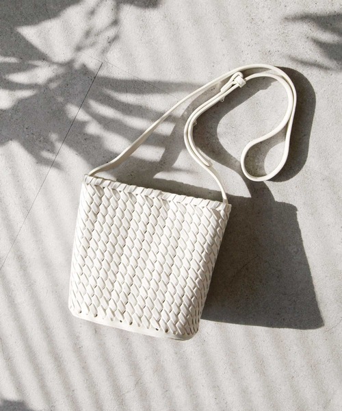 Chillfar（チルファー）の「フェイクレザーメッシュミニショルダーバッグ/インナーポーチ付き（ショルダーバッグ・レディース・ホワイト/ブラック・FREE）」の2枚目の写真