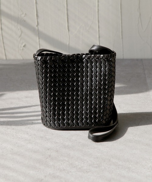 Chillfar（チルファー）の「フェイクレザーメッシュミニショルダーバッグ/インナーポーチ付き（ショルダーバッグ・レディース・ホワイト/ブラック・FREE）」の3枚目の写真