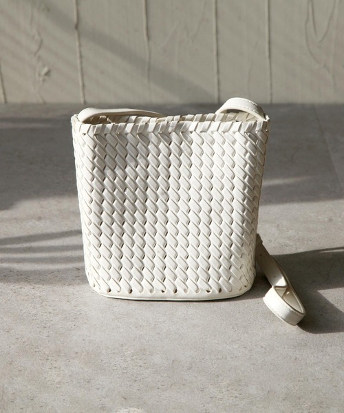 Chillfar（チルファー）の「フェイクレザーメッシュミニショルダーバッグ/インナーポーチ付き（ショルダーバッグ・レディース・ホワイト/ブラック・FREE）」の4枚目の写真