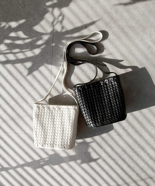 Chillfar（チルファー）の「フェイクレザーメッシュミニショルダーバッグ/インナーポーチ付き（ショルダーバッグ・レディース・ホワイト/ブラック・FREE）」の8枚目の写真