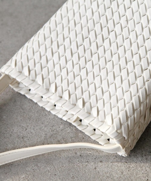 Chillfar（チルファー）の「フェイクレザーメッシュミニショルダーバッグ/インナーポーチ付き（ショルダーバッグ・レディース・ホワイト/ブラック・FREE）」の9枚目の写真