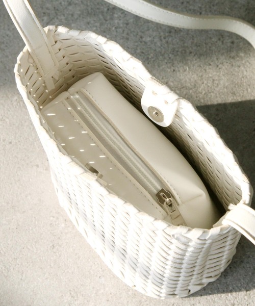 Chillfar（チルファー）の「フェイクレザーメッシュミニショルダーバッグ/インナーポーチ付き（ショルダーバッグ・レディース・ホワイト/ブラック・FREE）」の12枚目の写真