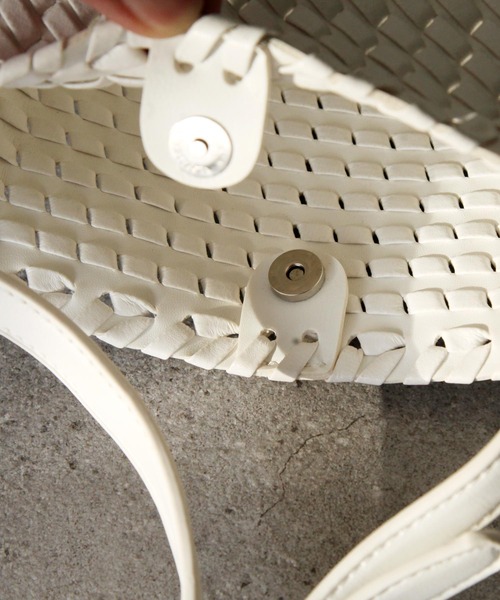 Chillfar（チルファー）の「フェイクレザーメッシュミニショルダーバッグ/インナーポーチ付き（ショルダーバッグ・レディース・ホワイト/ブラック・FREE）」の13枚目の写真