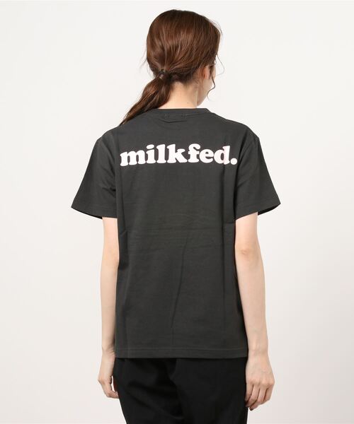 MILKFED.（ミルクフェド）の「BASIC COOPER S/S TEE/シンプル バックプリント 半袖Tシャツ（Tシャツ/カットソー・レディース・ホワイト/ネイビー/チャコールグレー/オフホワイト/ブラック/ベージュ/オリーブ/ライトパープル/ライトグリーン/パープル・SMALL/MEDIUM）」の16枚目の写真
