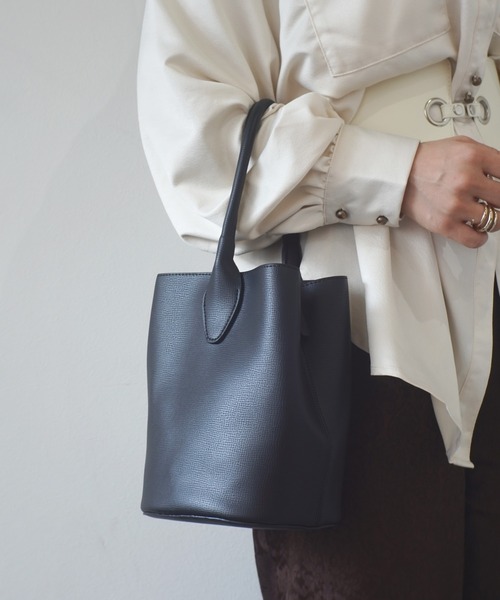 Port(ポート)の「バケツ型 ワンハンドル トートバッグ # / バケツバッグ(トートバッグ・レディース・アイボリー/ダークブラウン/ブラック/キャメル・FREE)」の22枚目の写真