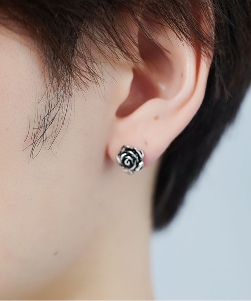 SPINNS(スピンズ)の「ヴィンテージライクシルバーワンポイントピアス/クロス/ローズ(ピアス(両耳用)・メンズ・A/B/C/D/E/F/G/H/I/J/K/N/M/L/O・ONESIZE)」の17枚目の写真
