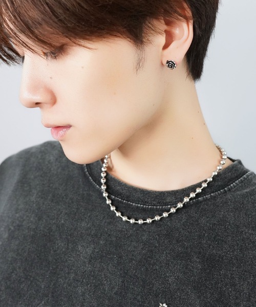 SPINNS(スピンズ)の「ヴィンテージライクシルバーワンポイントピアス/クロス/ローズ(ピアス(両耳用)・メンズ・A/B/C/D/E/F/G/H/I/J/K/N/M/L/O・ONESIZE)」の16枚目の写真