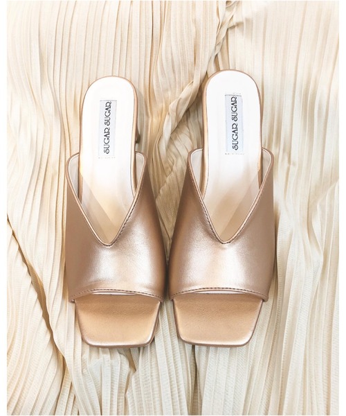 Sugar Sugar（シュガーシュガー）の「【SUGAR SUGAR シュガーシュガー】Vカットスクエアサンダル（サンダル・レディース・ブラック/アイボリー/ゴールド系その他・LL/L/S/M）」の3枚目の写真