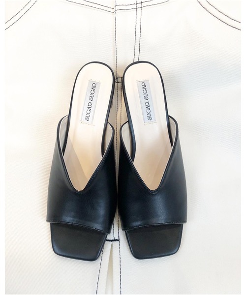 Sugar Sugar（シュガーシュガー）の「【SUGAR SUGAR シュガーシュガー】Vカットスクエアサンダル（サンダル・レディース・ブラック/アイボリー/ゴールド系その他・LL/L/S/M）」の2枚目の写真