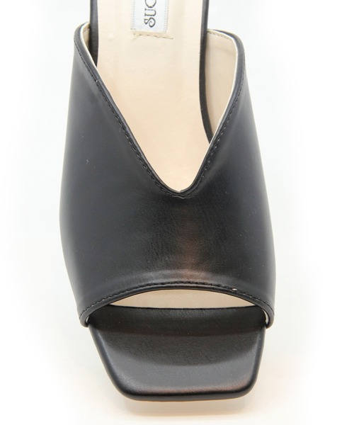 Sugar Sugar（シュガーシュガー）の「【SUGAR SUGAR シュガーシュガー】Vカットスクエアサンダル（サンダル・レディース・ブラック/アイボリー/ゴールド系その他・LL/L/S/M）」の15枚目の写真