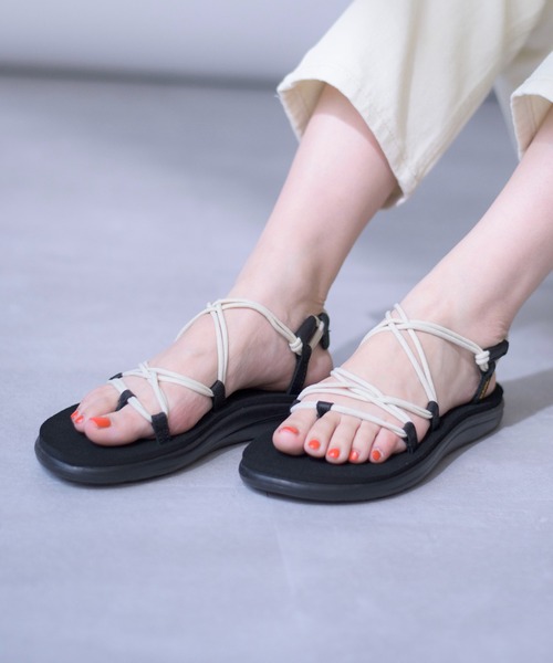 Teva（テバ）の「【Teva】 VOYA INFINITY 1019622/レディース サンダル（サンダル・レディース・ホワイト/モーブ系/ブラック/ベージュ/サックスブルー系・8/7/6/5）」の2枚目の写真