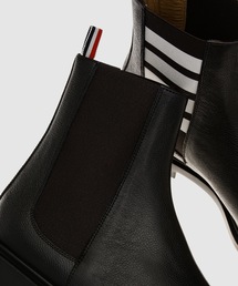 THOM BROWNE（トムブラウン）の「CHELSEA BOOT W/ 4 BAR