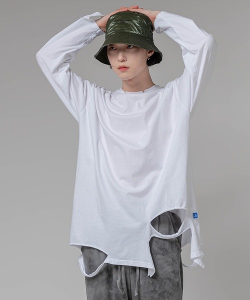 FOLLOWIN(フォロウィン)の「【UNISEX】グランジラウンドカッティングロングTシャツ(Tシャツ/カットソー・メンズ・ブラック/ブラウン/アイボリー・FREE)」の2枚目の写真