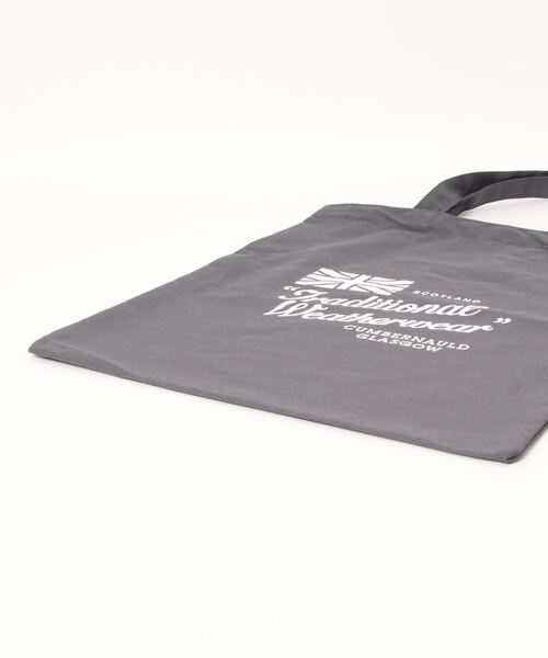 Traditional Weatherwear(トラディショナルウェザーウェア)の「TOTE BAG(トートバッグ・レディース・グレー/ホワイト・F)」の4枚目の写真