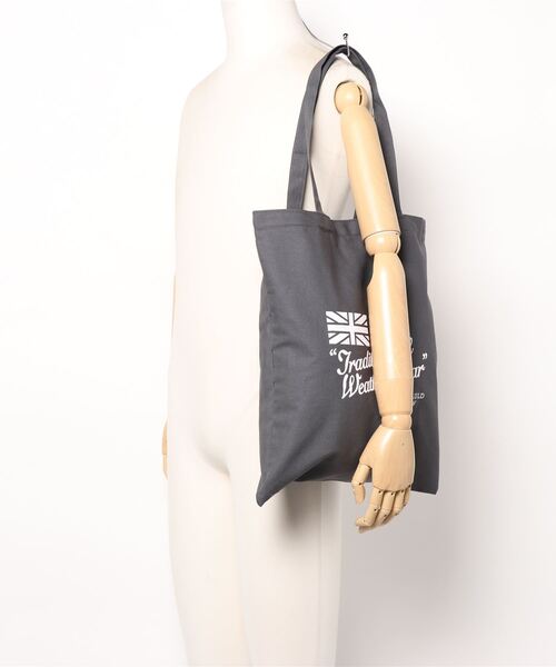 Traditional Weatherwear(トラディショナルウェザーウェア)の「TOTE BAG(トートバッグ・レディース・グレー/ホワイト・F)」の6枚目の写真