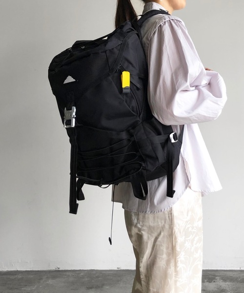 MOUNTAIN SMITH(マウンテンスミス)の「ST:MOUNTAIN SMITH マウンテンスミス リュック LEYDEN(バックパック/リュック・レディース・ブラック/ベージュ/レッド/オリーブドラブ・FREE)」の3枚目の写真