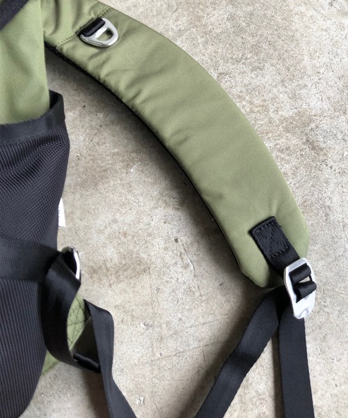 MOUNTAIN SMITH(マウンテンスミス)の「ST:MOUNTAIN SMITH マウンテンスミス リュック LEYDEN(バックパック/リュック・レディース・ブラック/ベージュ/レッド/オリーブドラブ・FREE)」の9枚目の写真