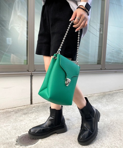 WHO'S WHO gallery（フーズフーギャラリー）の「ボールチェーンスモールバッグ（ハンドバッグ・レディース・シルバー/オレンジ/グリーン/ピンク/パープル・FREE）」の9枚目の写真