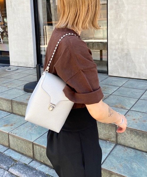 WHO'S WHO gallery（フーズフーギャラリー）の「ボールチェーンスモールバッグ（ハンドバッグ・レディース・シルバー/オレンジ/グリーン/ピンク/パープル・FREE）」の19枚目の写真