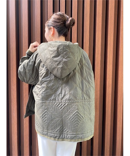 BEARDSLEY（ビアズリー）の「繊細なリーフ刺繍とトレンドのキルティングの組み合わせが◎ヒラヒラキルトコート（その他アウター・レディース・カーキ/ブラック・FREE）」の17枚目の写真