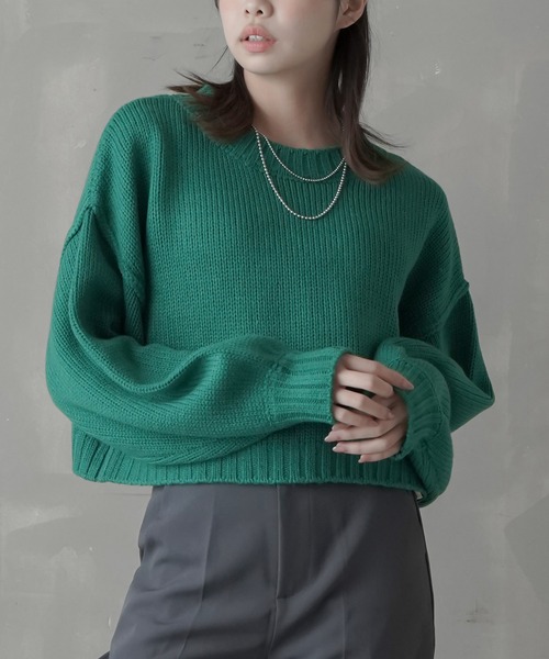 SPINNS（スピンズ）の「ビビットカラーショート丈ニット（ニット/セーター・レディース・ブラック/オレンジ/グリーン/ホワイト・ONESIZE）」の3枚目の写真