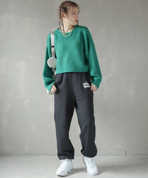 SPINNS（スピンズ）の「ビビットカラーショート丈ニット（ニット/セーター・レディース・ブラック/オレンジ/グリーン/ホワイト・ONESIZE）」の14枚目の写真