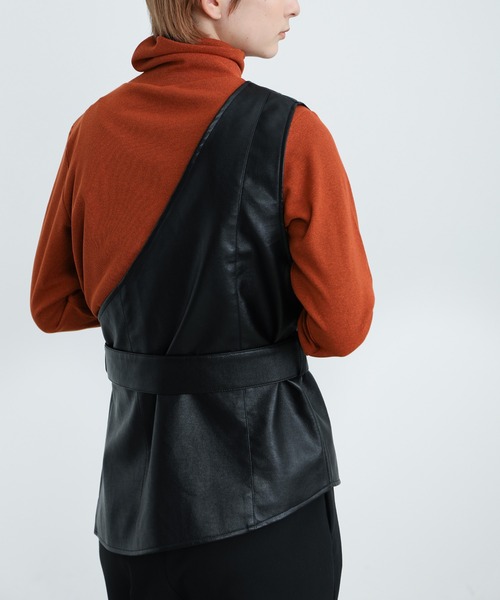 select MOCA（セレクトモカ）の「ワンショルダーベルト付きフェイクレザーベスト（ベスト・レディース・ブラック/アイボリー・FREE）」の9枚目の写真