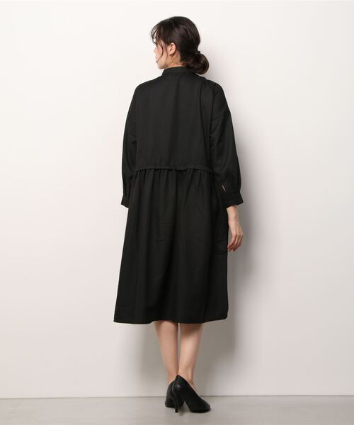 FUNALIVE（ファンアライブ）の「PAGE ONE バンドカラーサイドギャザー長袖ワンピース（ワンピース・レディース・グリーン/ベージュ/ブラック・M～Ｌ）」の11枚目の写真