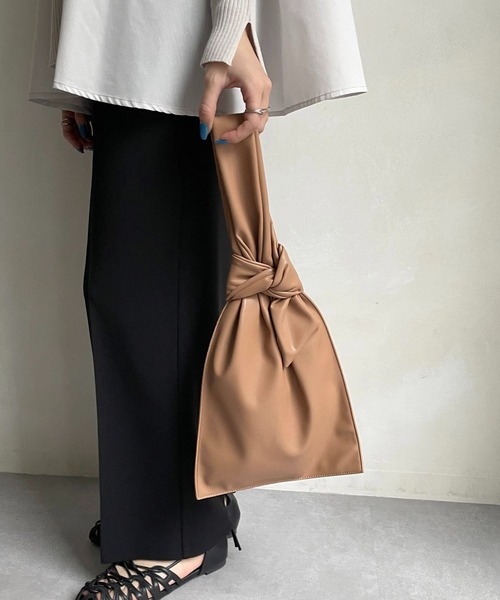 CAPRICIEUX LE'MAGE(カプリシューレマージュ)の「リボン1ハンドルバッグ(ハンドバッグ・レディース・ブラック/キャメル・FREE)」の6枚目の写真