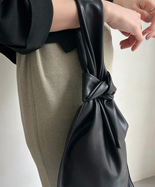 CAPRICIEUX LE'MAGE(カプリシューレマージュ)の「リボン1ハンドルバッグ(ハンドバッグ・レディース・ブラック/キャメル・FREE)」の9枚目の写真