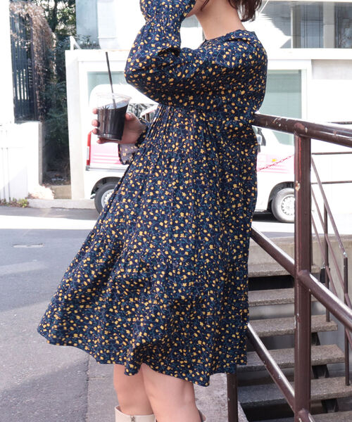 fredy emue(フレディエミュ)の「ティアードミニワンピブラウス(シャツ/ブラウス・レディース・ブラック/オフホワイト/ネイビー系4・38)」の5枚目の写真