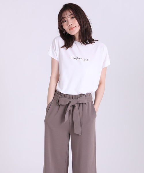 INED（イネド）の「ロゴTシャツ《マシュふわ(R)》（Tシャツ/カットソー・レディース・オフホワイト/グレー/ベージュ/サックスブルー・9号）」の2枚目の写真