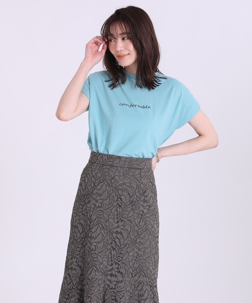 INED（イネド）の「ロゴTシャツ《マシュふわ(R)》（Tシャツ/カットソー・レディース・オフホワイト/グレー/ベージュ/サックスブルー・9号）」の4枚目の写真